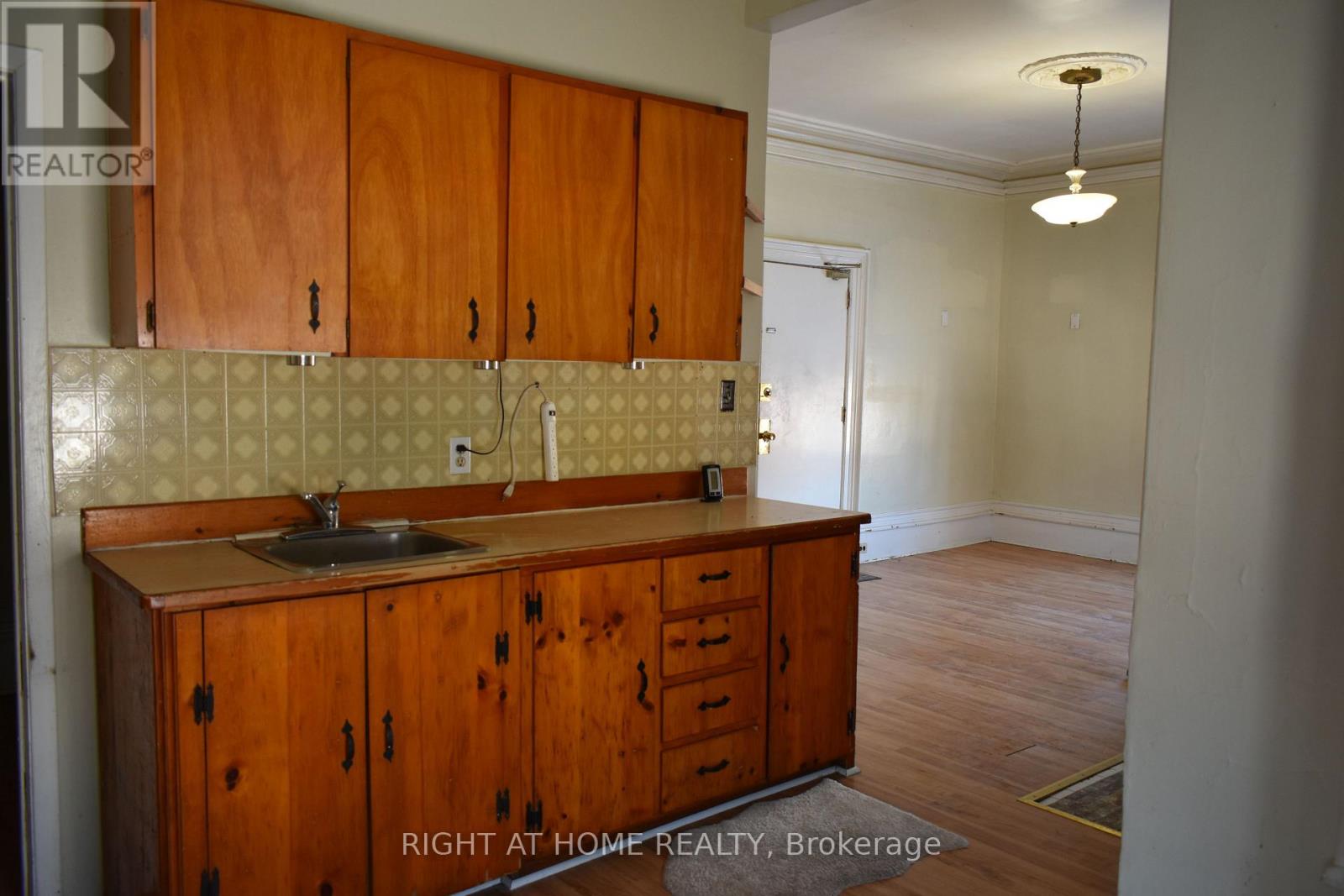 23 Glenelg Street W Property Photo 12