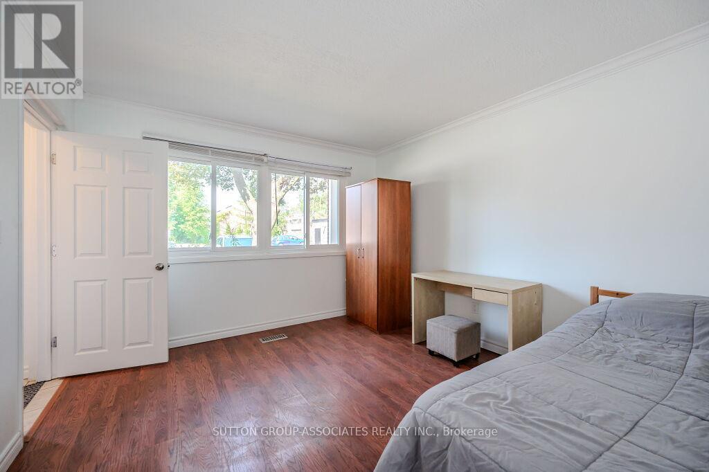 18 - 121 University Avenue E Property Photo 6