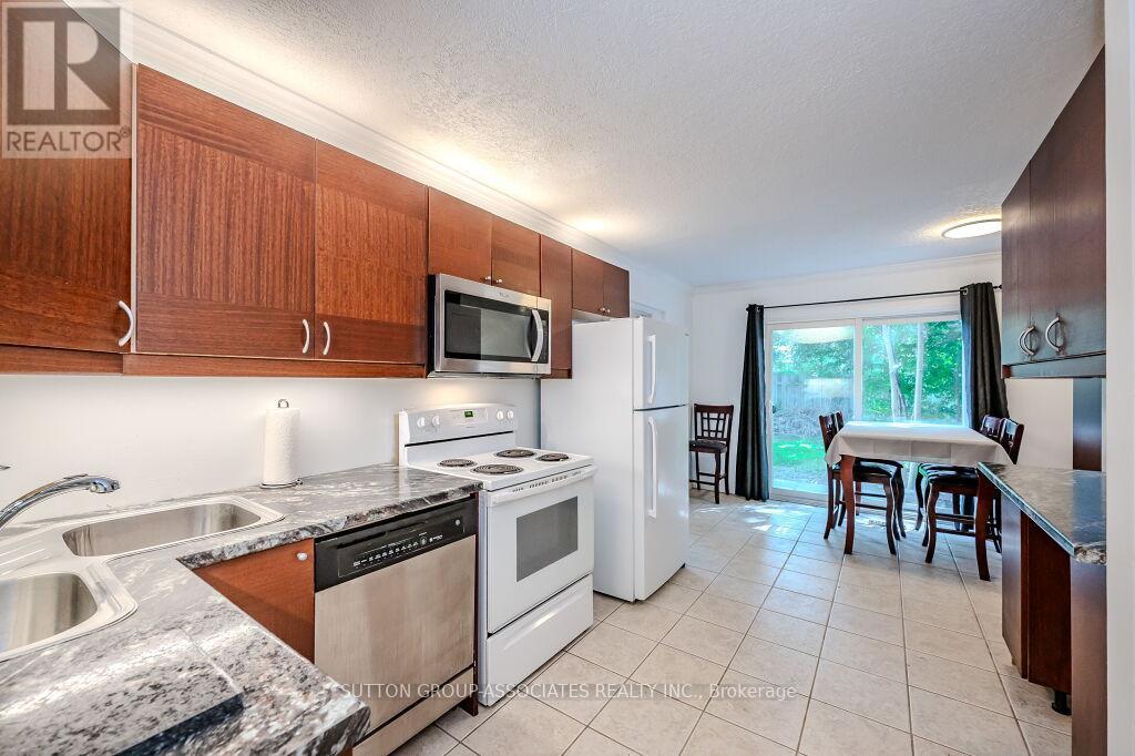 18 - 121 University Avenue E Property Photo 8