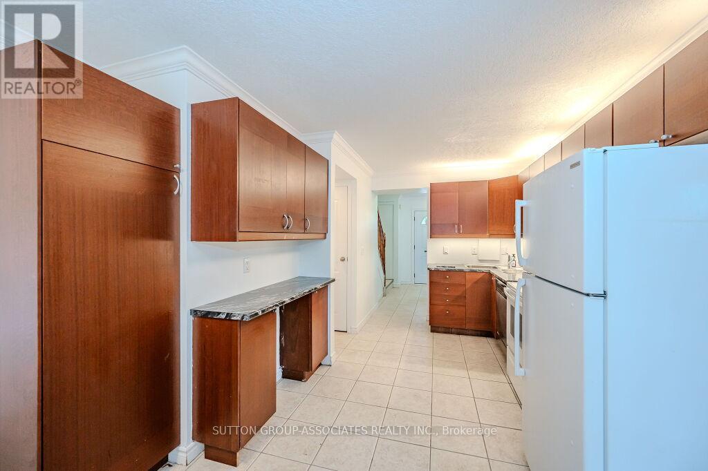 18 - 121 University Avenue E Property Photo 9