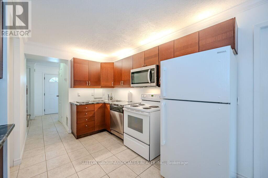 18 - 121 University Avenue E Property Photo 10