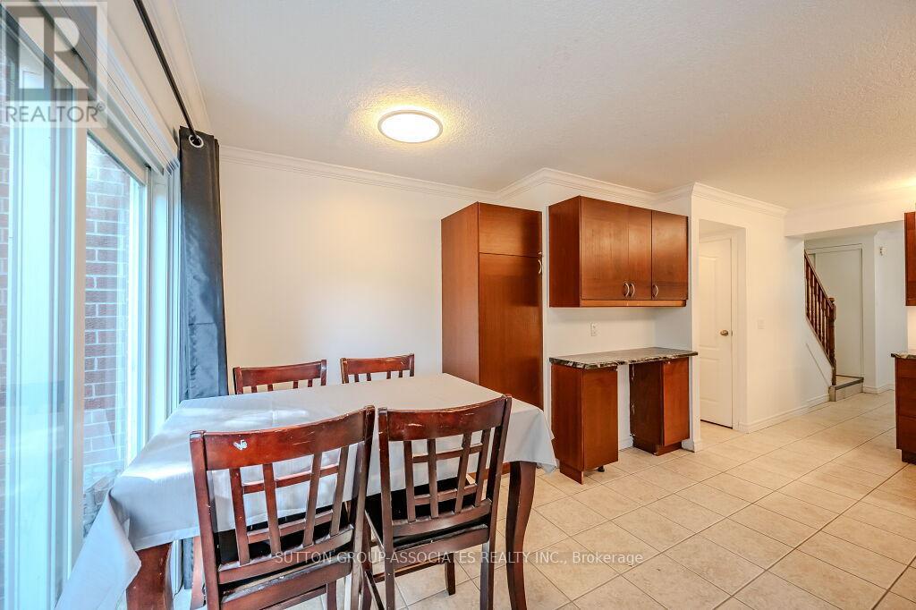 18 - 121 University Avenue E Property Photo 14