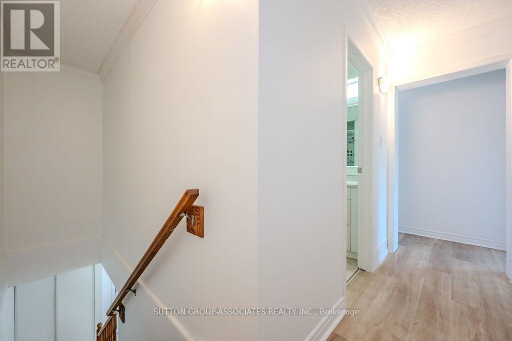 18 - 121 University Avenue E Property Photo 19