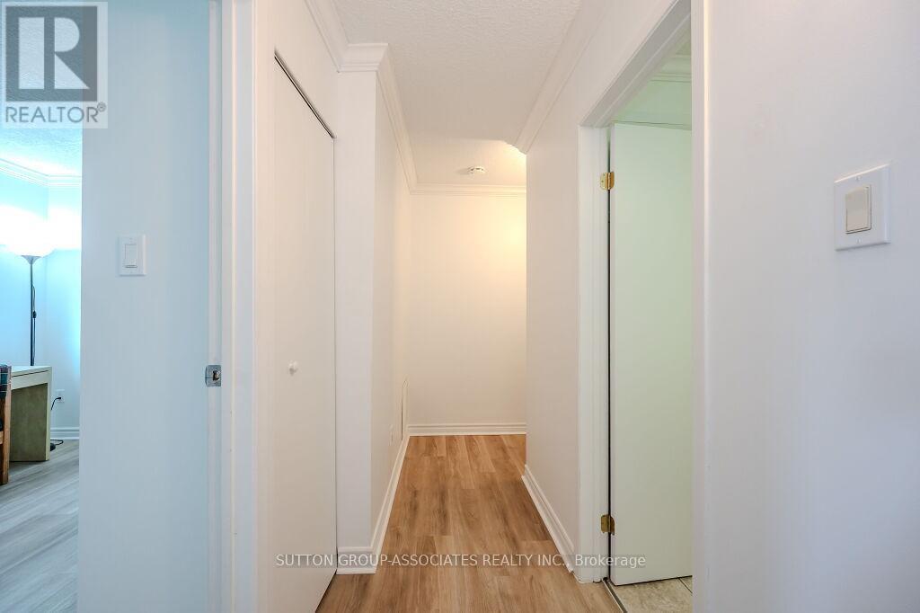 18 - 121 University Avenue E Property Photo 20