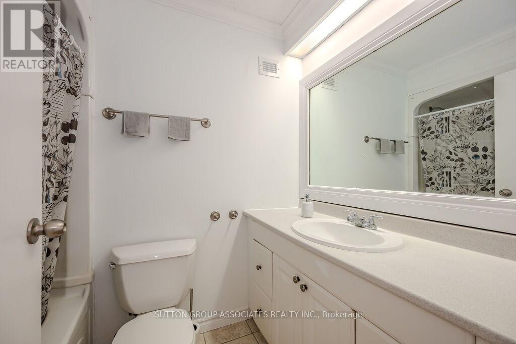 18 - 121 University Avenue E Property Photo 23