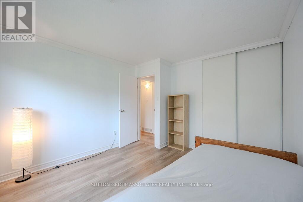 18 - 121 University Avenue E Property Photo 25