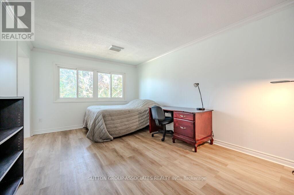 18 - 121 University Avenue E Property Photo 26