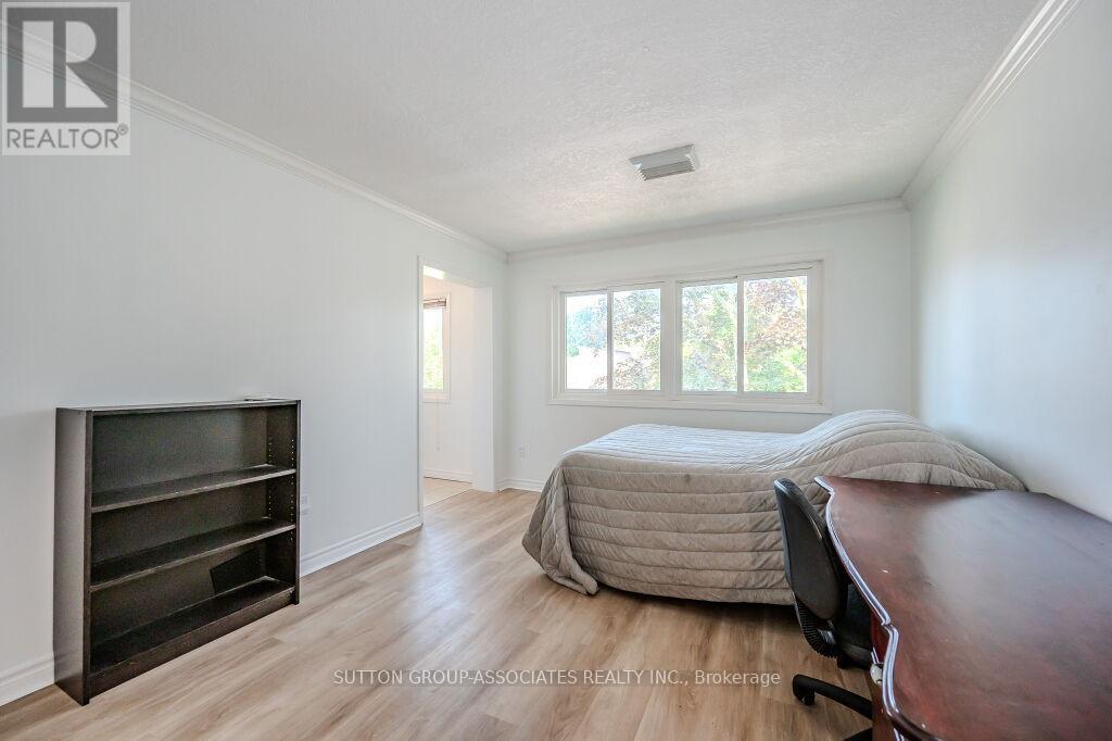 18 - 121 University Avenue E Property Photo 27