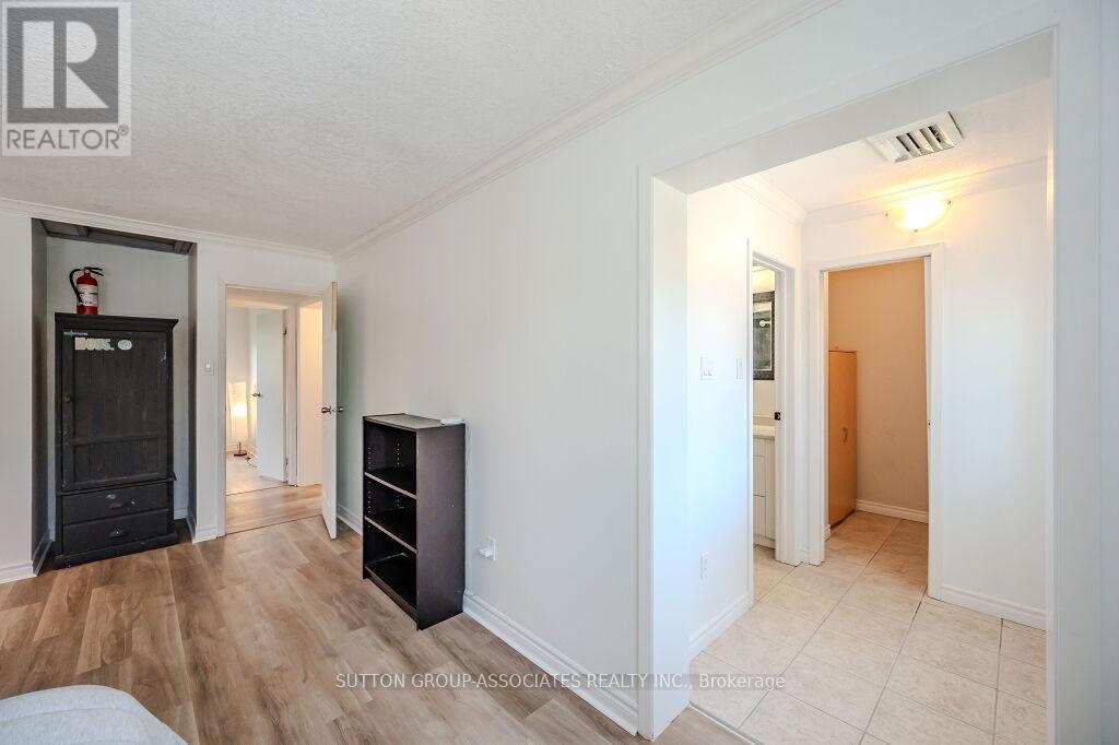 18 - 121 University Avenue E Property Photo 29