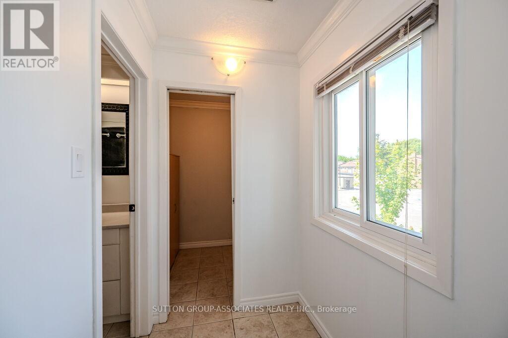 18 - 121 University Avenue E Property Photo 30