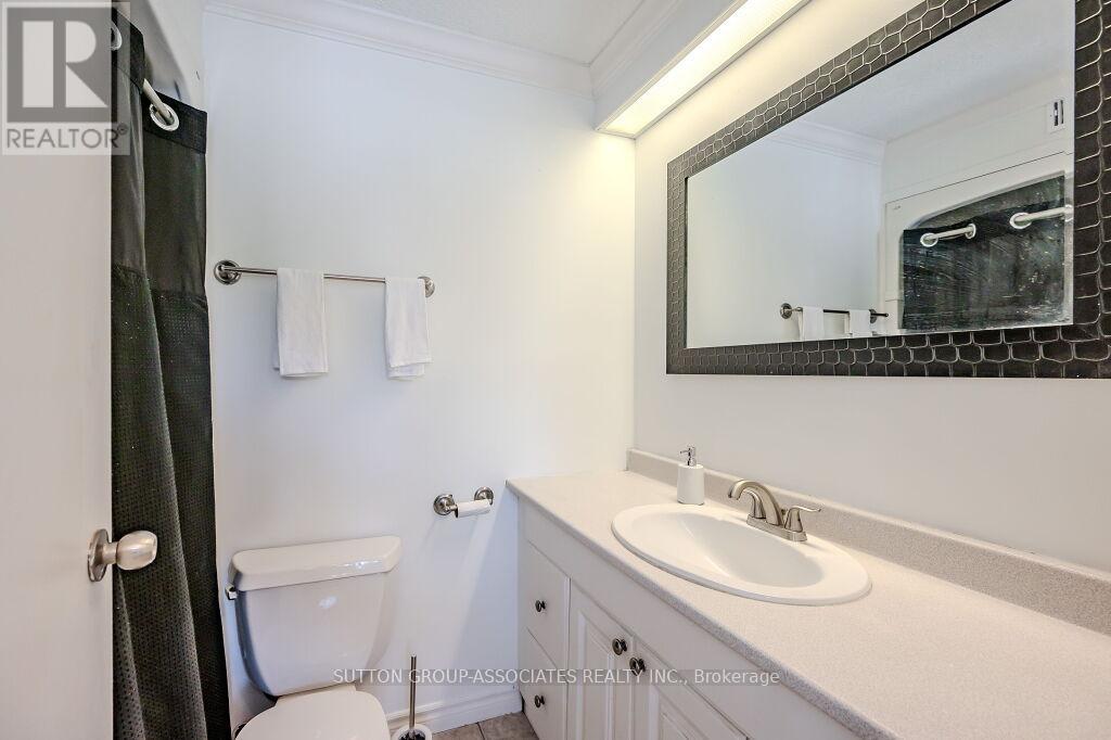 18 - 121 University Avenue E Property Photo 31