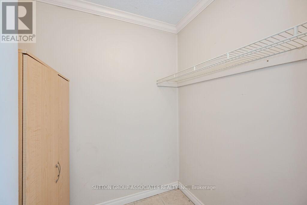 18 - 121 University Avenue E Property Photo 32