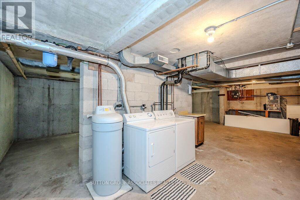 18 - 121 University Avenue E Property Photo 34