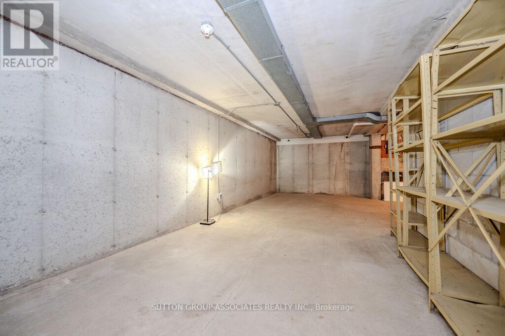 18 - 121 University Avenue E Property Photo 35