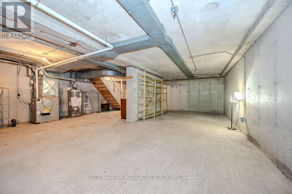 18 - 121 University Avenue E Property Photo 36