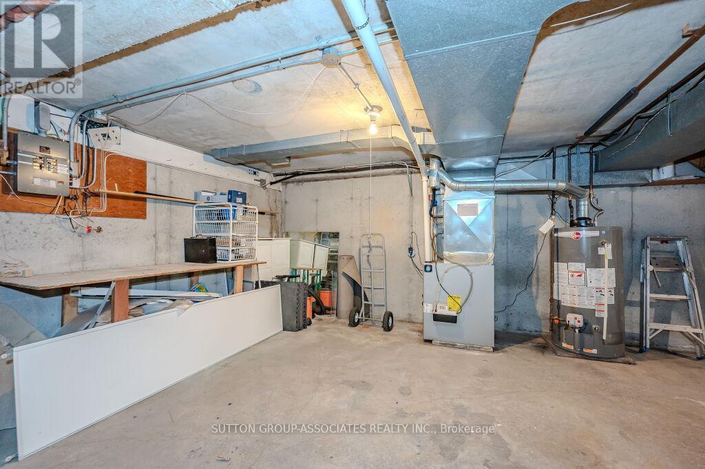 18 - 121 University Avenue E Property Photo 37