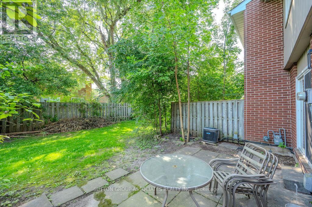 18 - 121 University Avenue E Property Photo 39