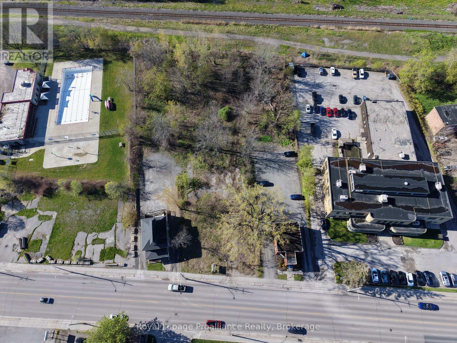 133 Dundas Street E Property Photo 3