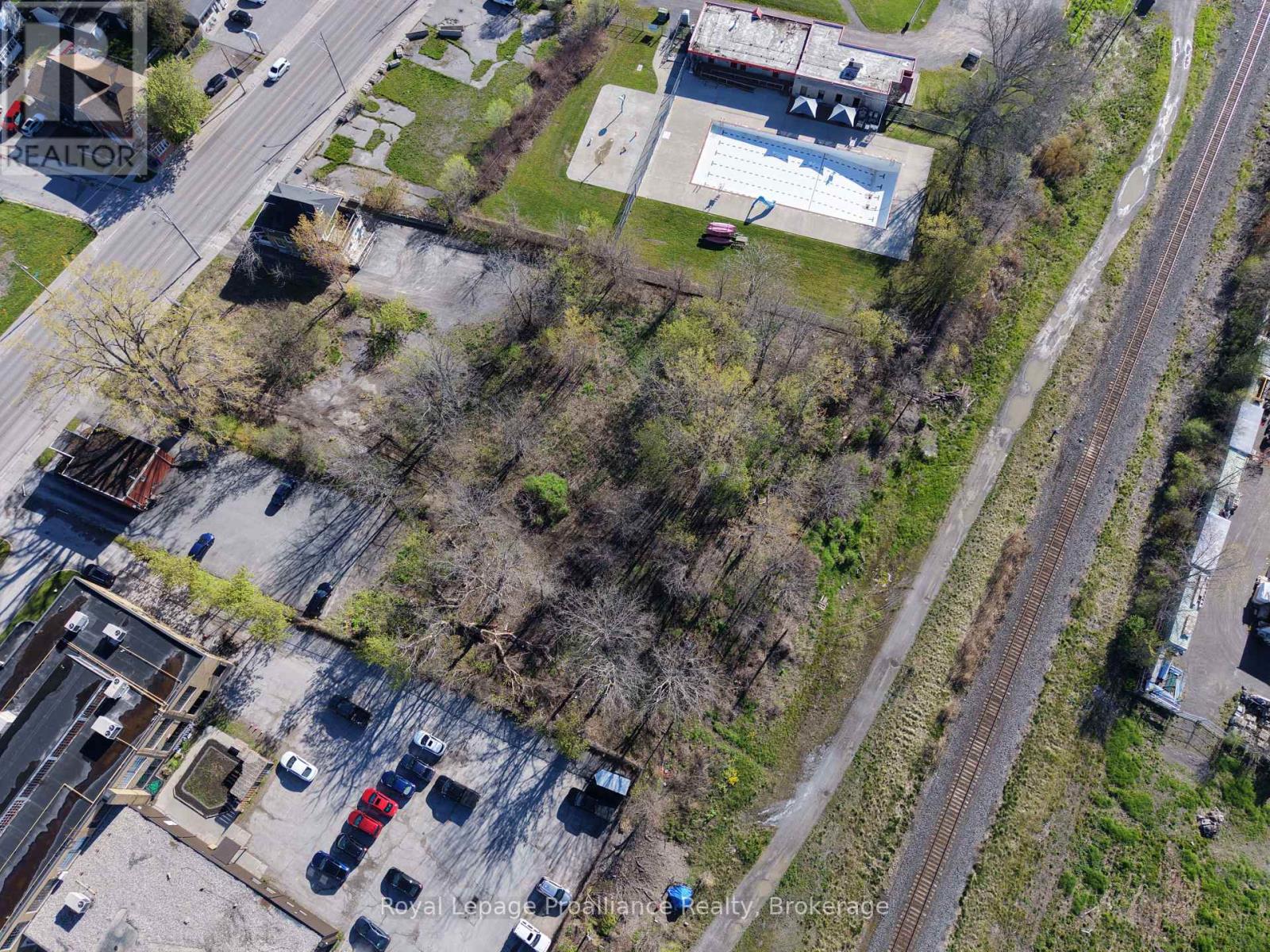 133 Dundas Street E Property Photo 4