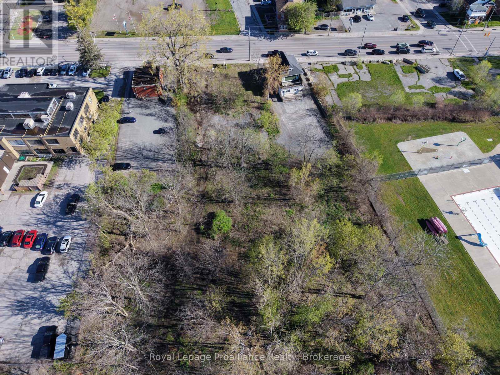 133 Dundas Street E Property Photo 6