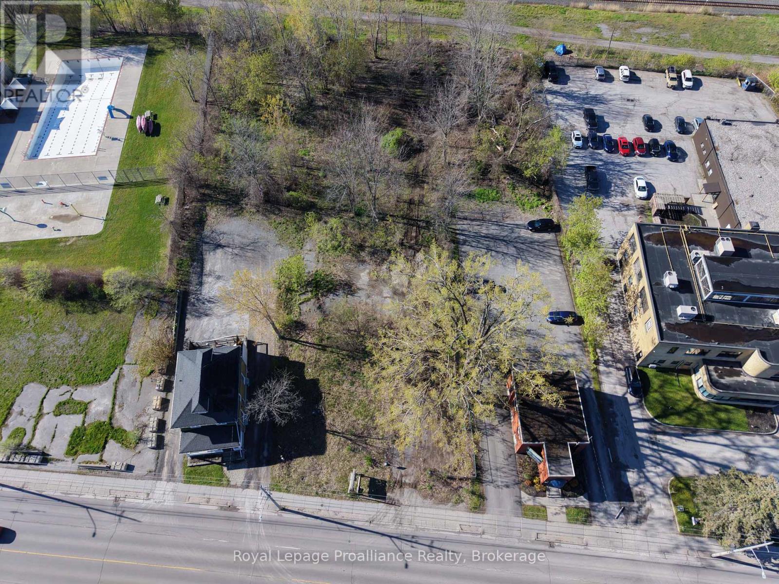 133 Dundas Street E Property Photo 8