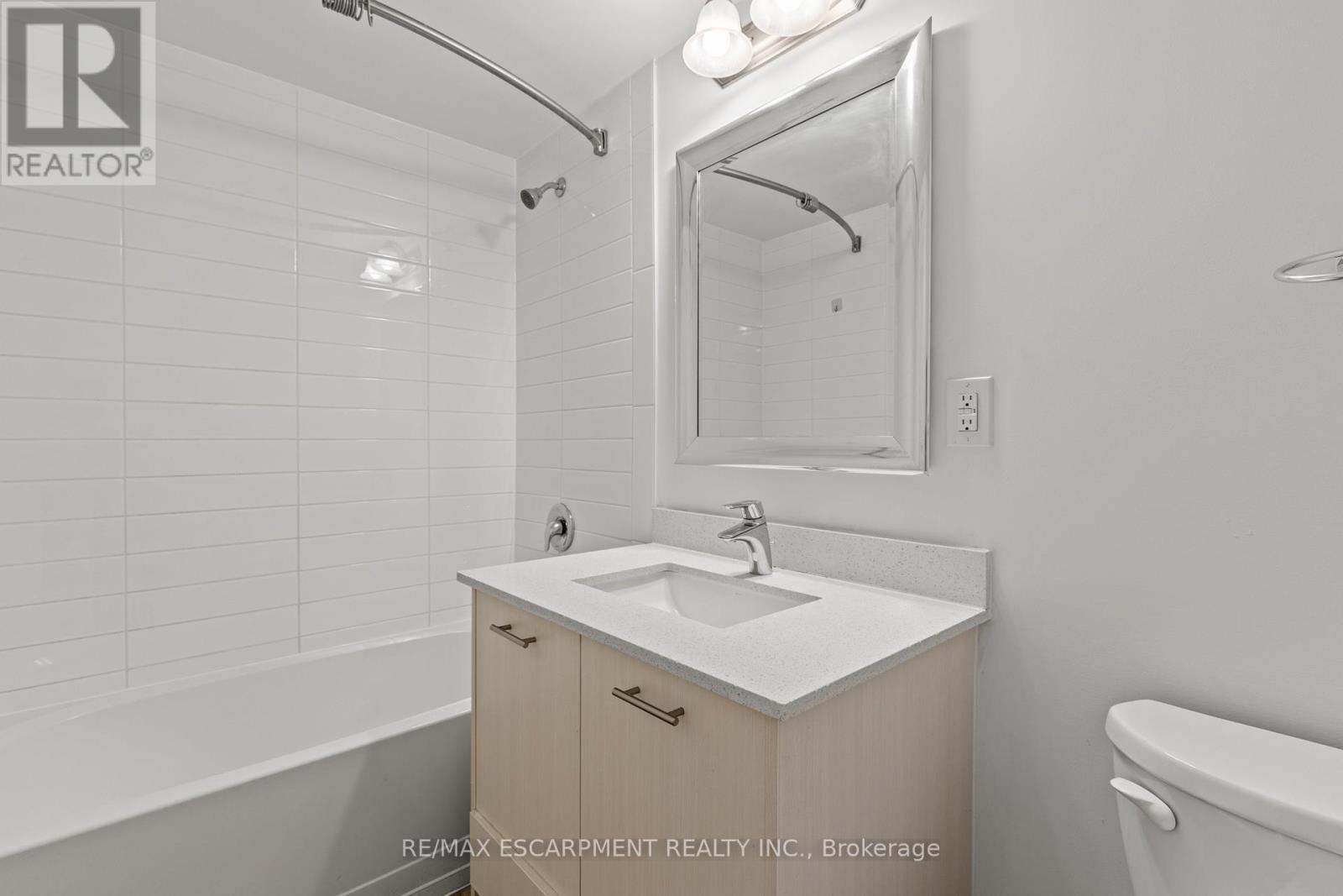 901 - 220 Cannon Street E Property Photo 2