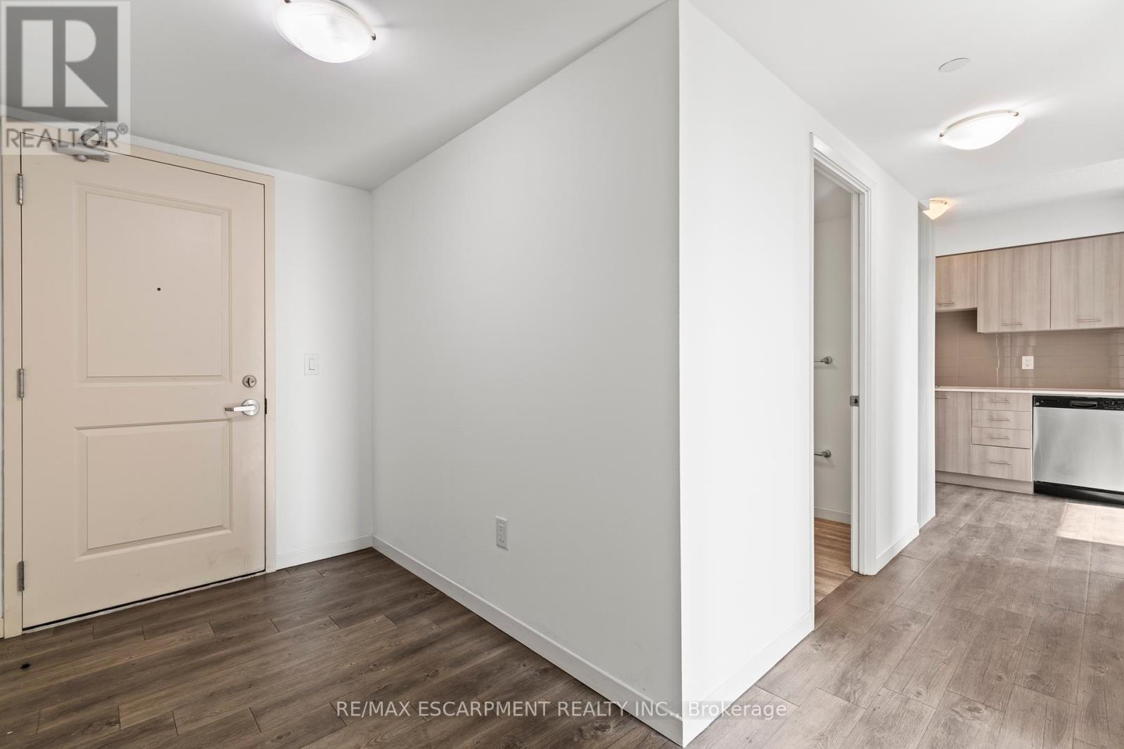 901 - 220 Cannon Street E Property Photo 5
