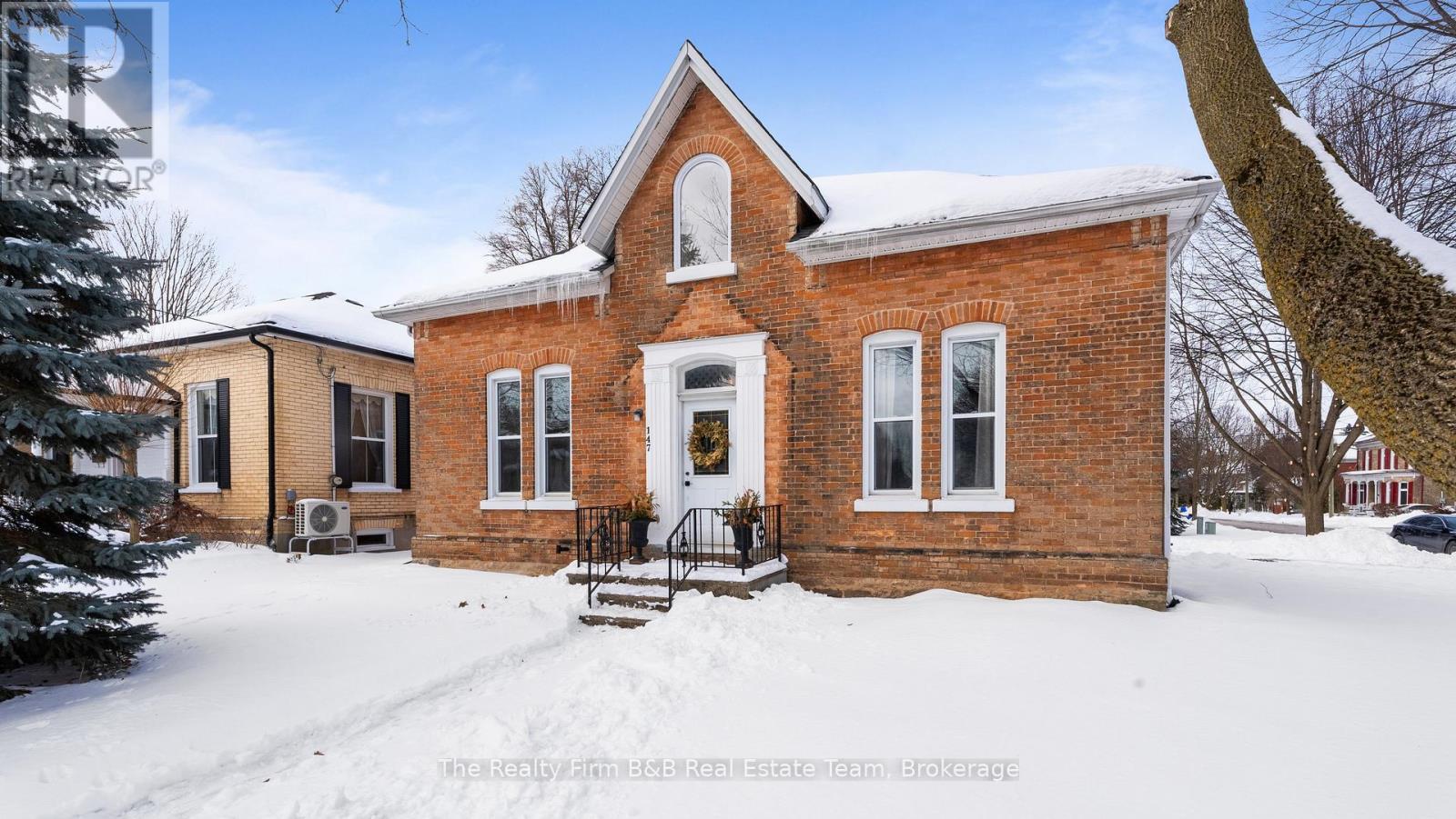 147 Riddell Street Property Photo 2