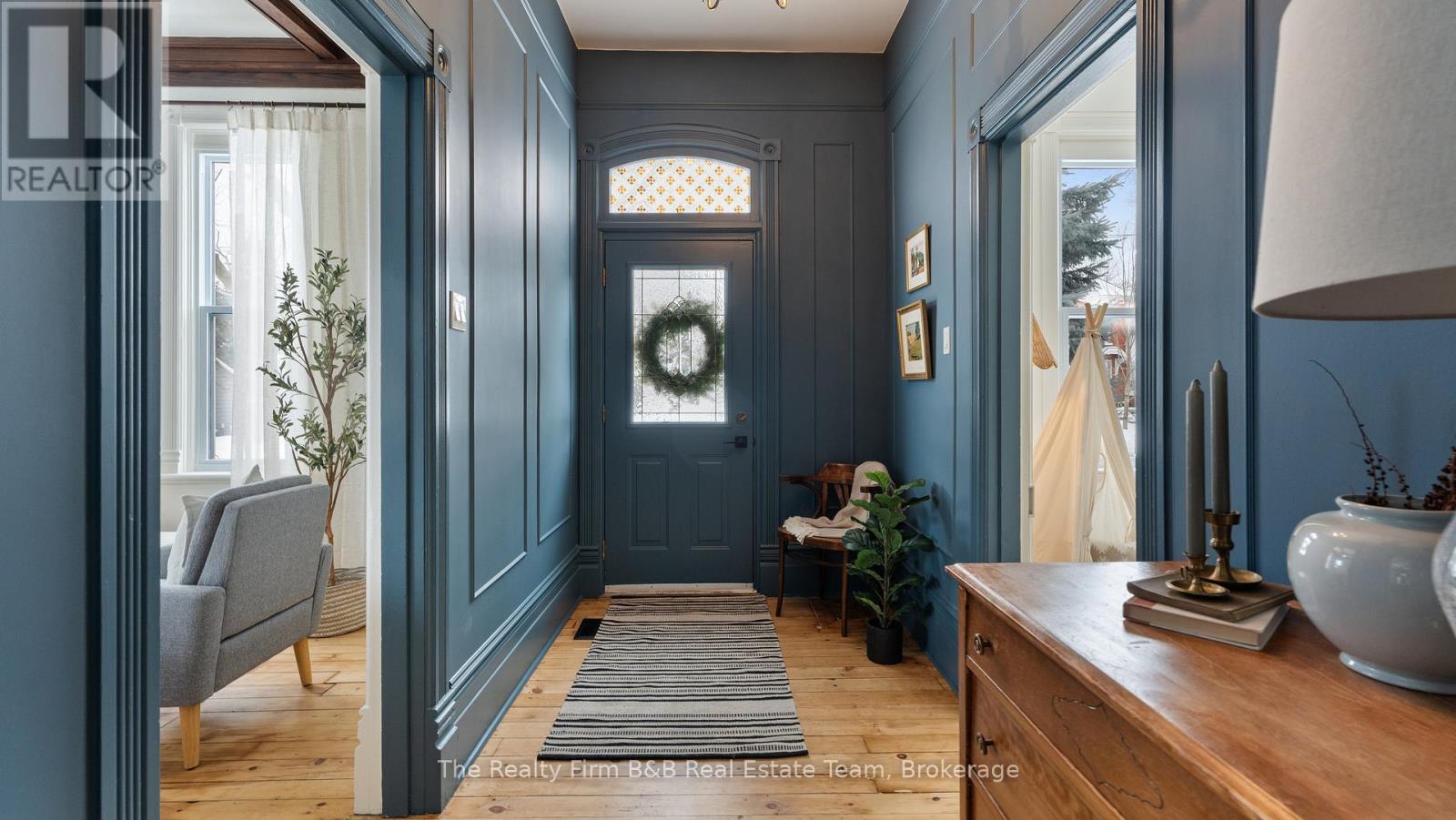 147 Riddell Street Property Photo 3