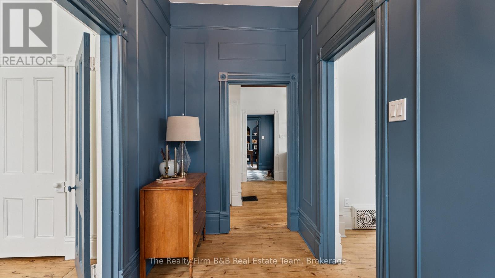 147 Riddell Street Property Photo 4