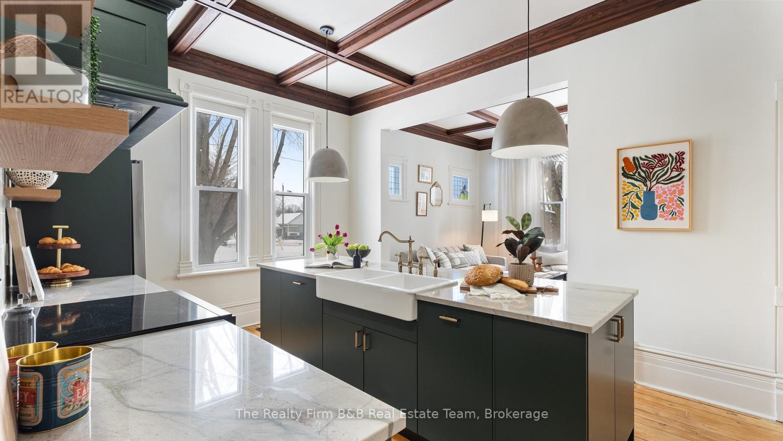 147 Riddell Street Property Photo 10