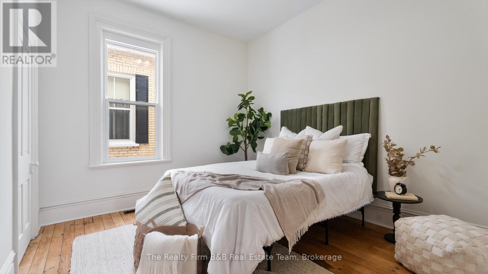 147 Riddell Street Property Photo 14