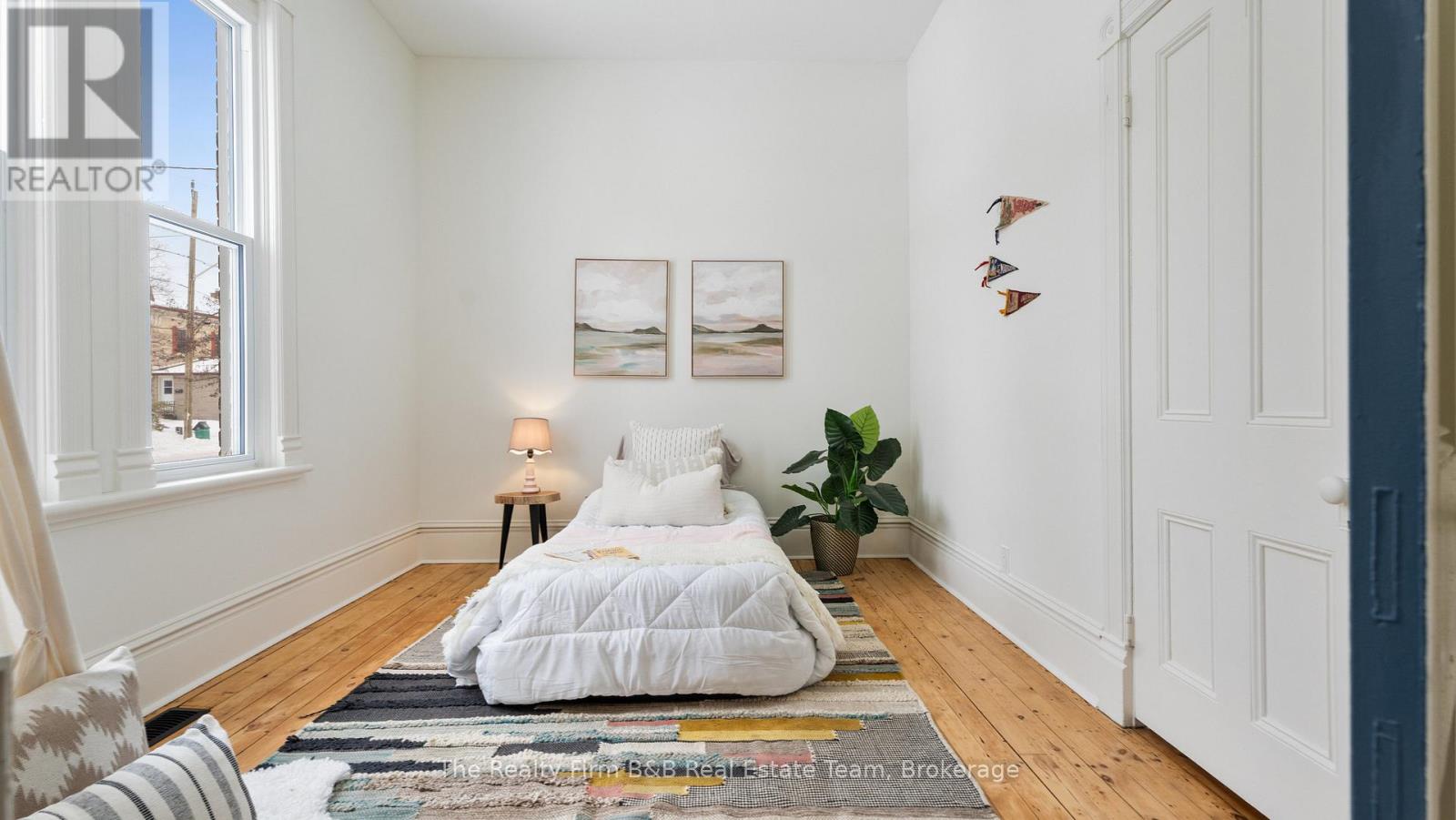 147 Riddell Street Property Photo 15
