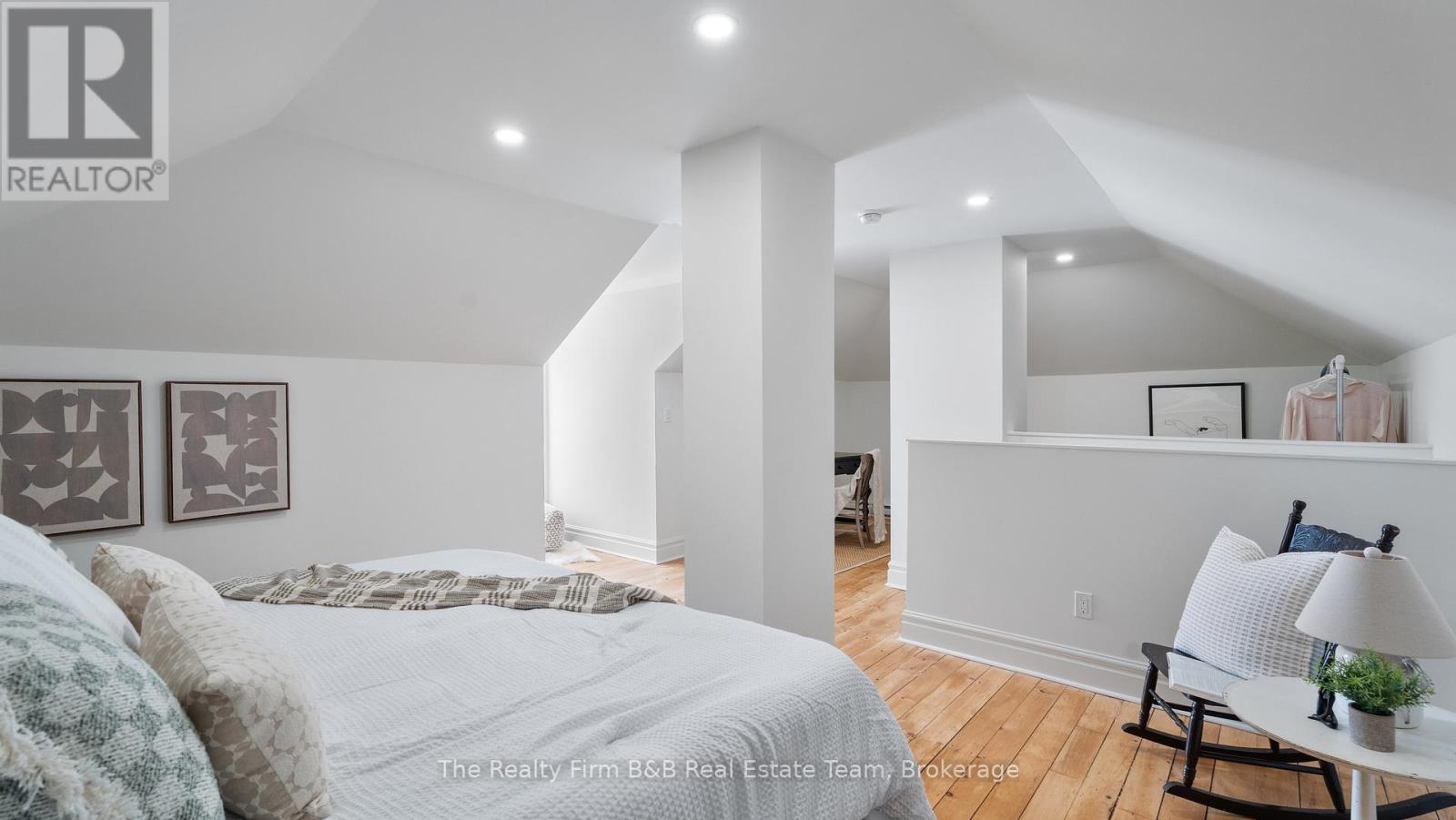 147 Riddell Street Property Photo 21