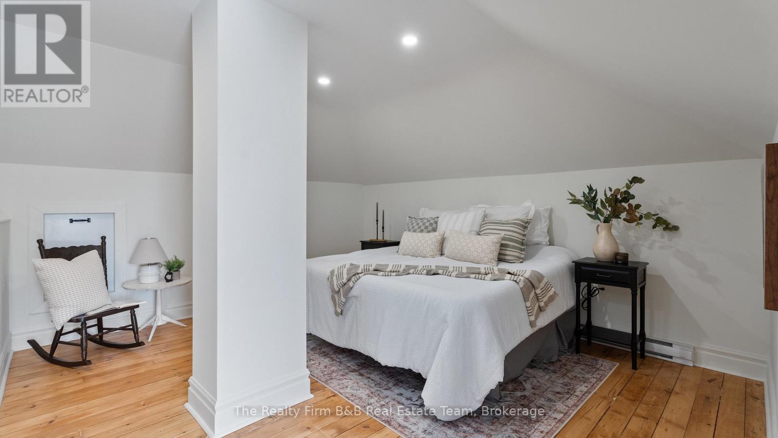 147 Riddell Street Property Photo 22