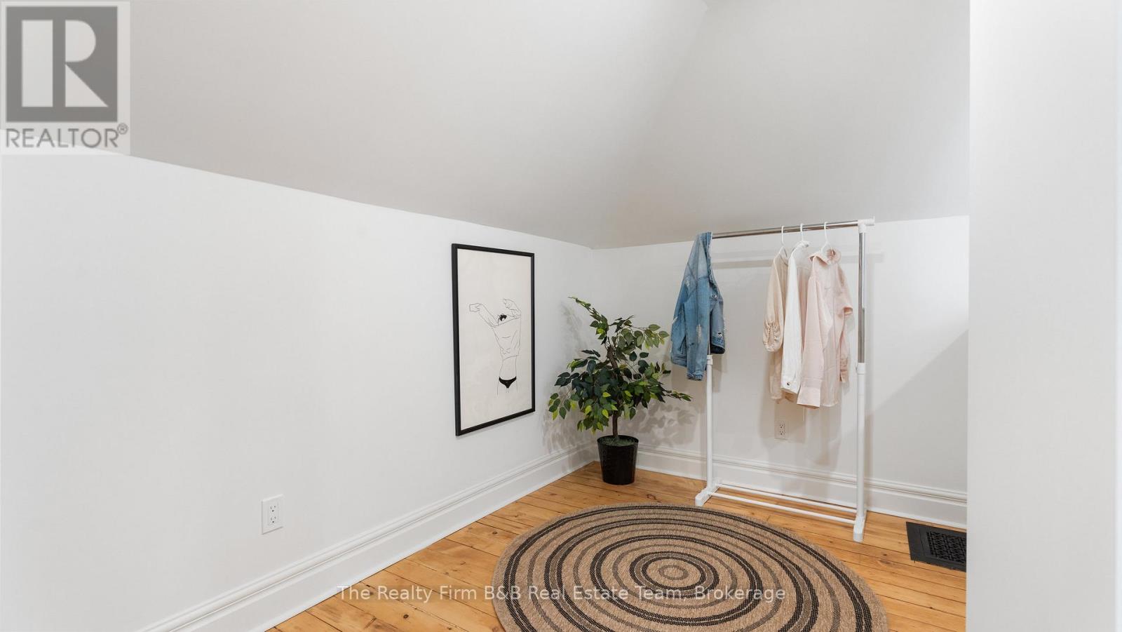 147 Riddell Street Property Photo 24