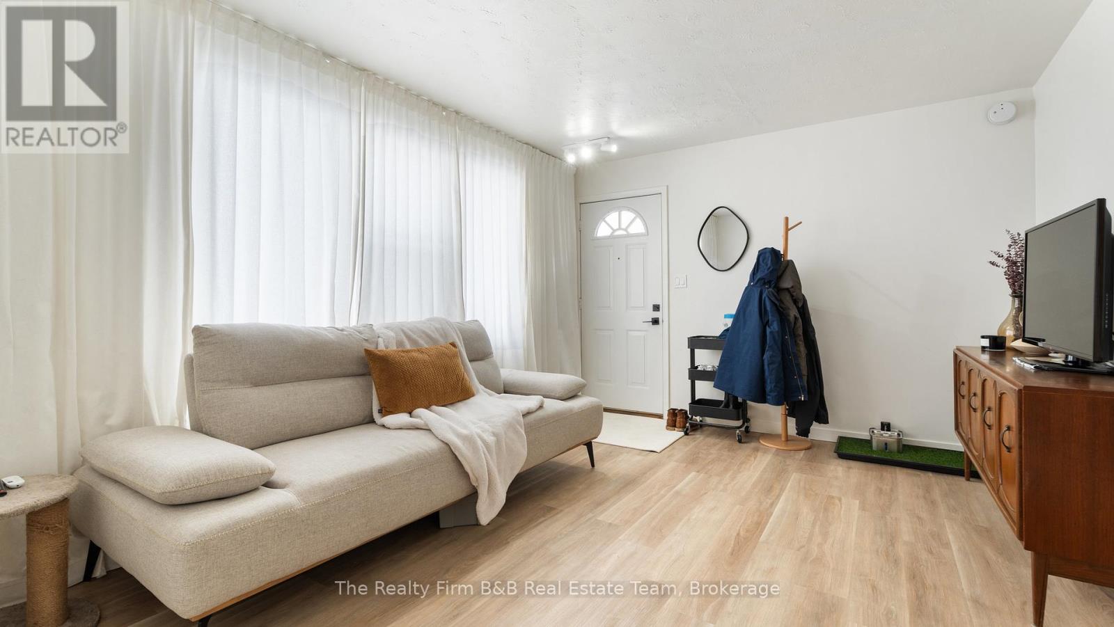 147 Riddell Street Property Photo 26