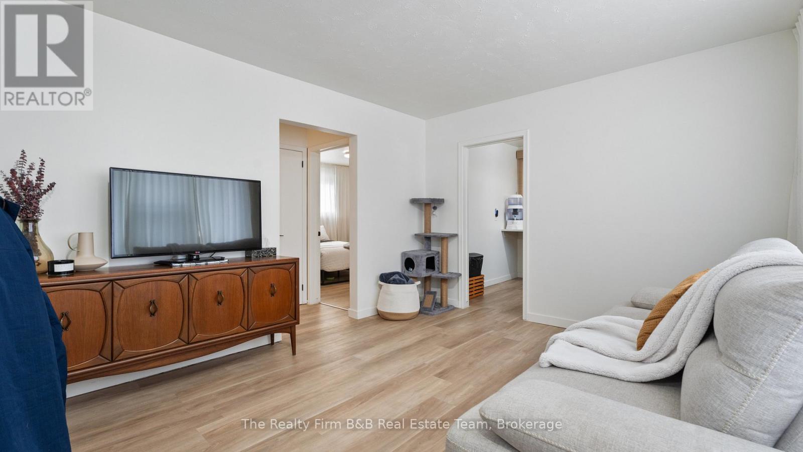 147 Riddell Street Property Photo 27