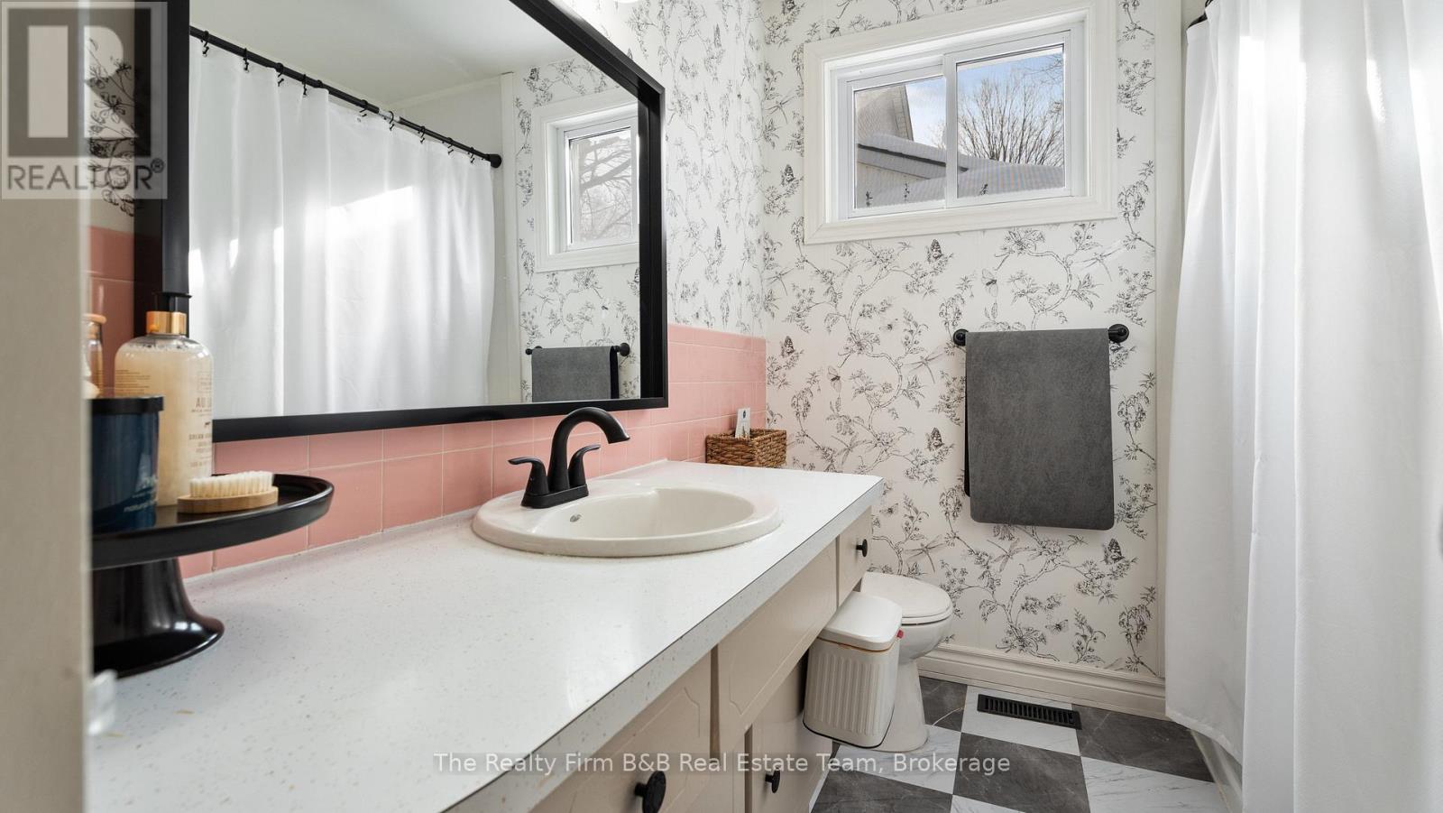 147 Riddell Street Property Photo 28