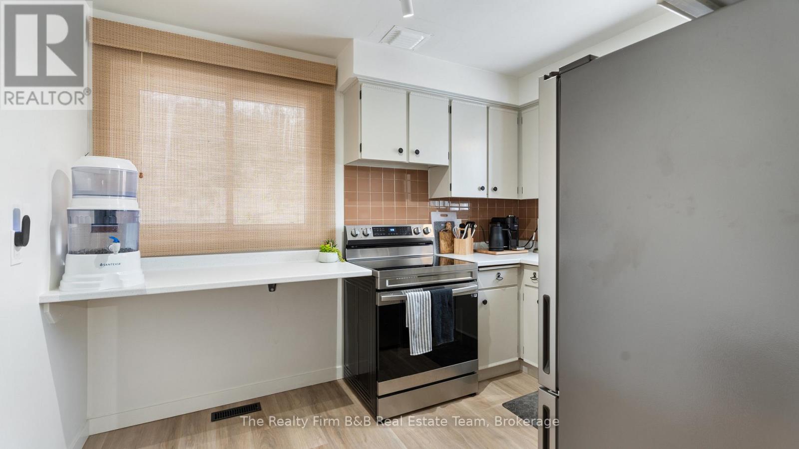 147 Riddell Street Property Photo 30