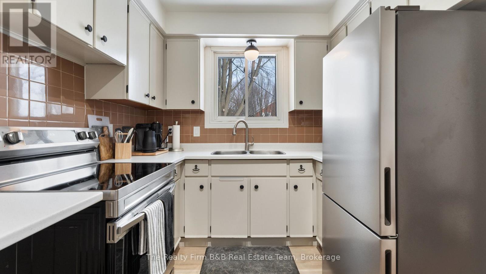 147 Riddell Street Property Photo 31