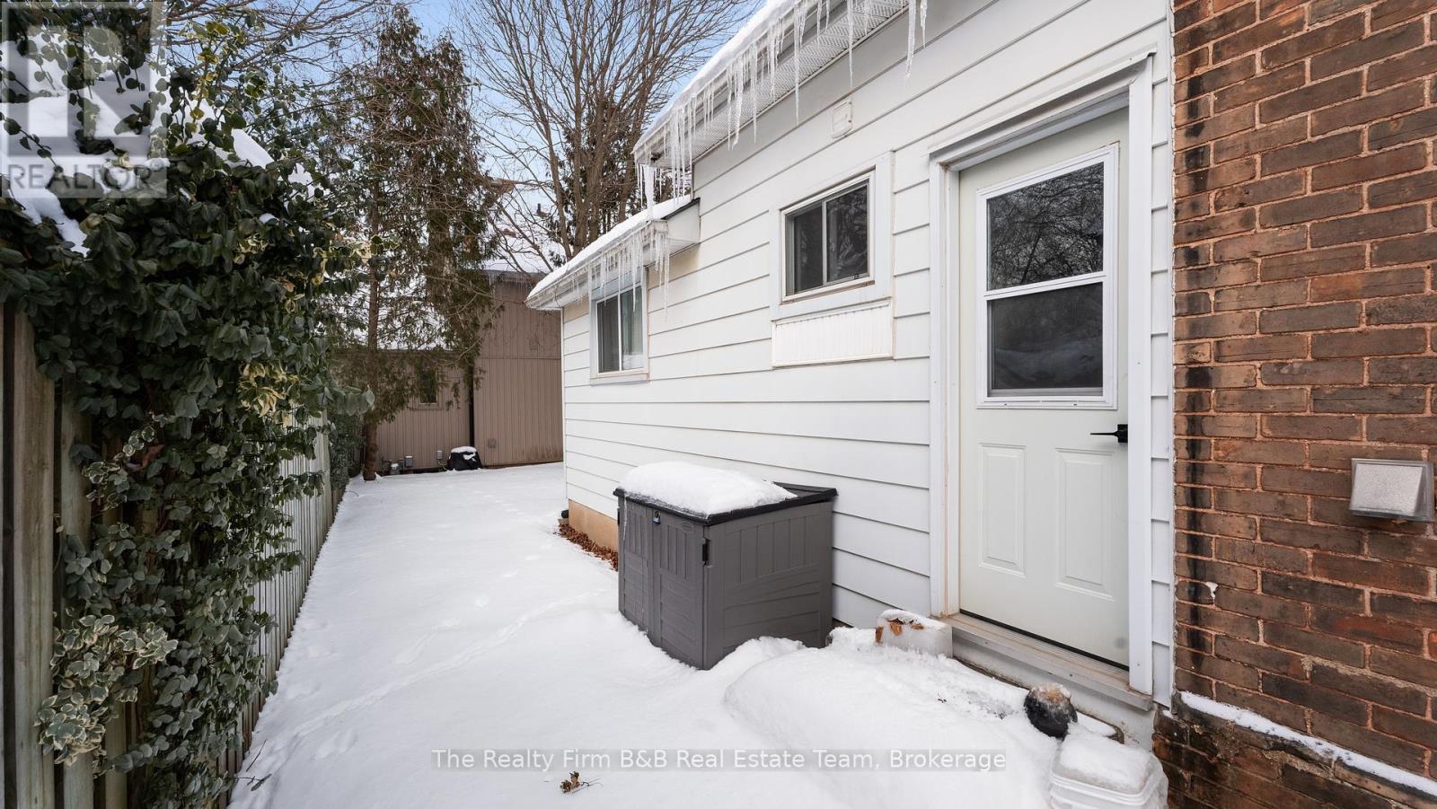147 Riddell Street Property Photo 35
