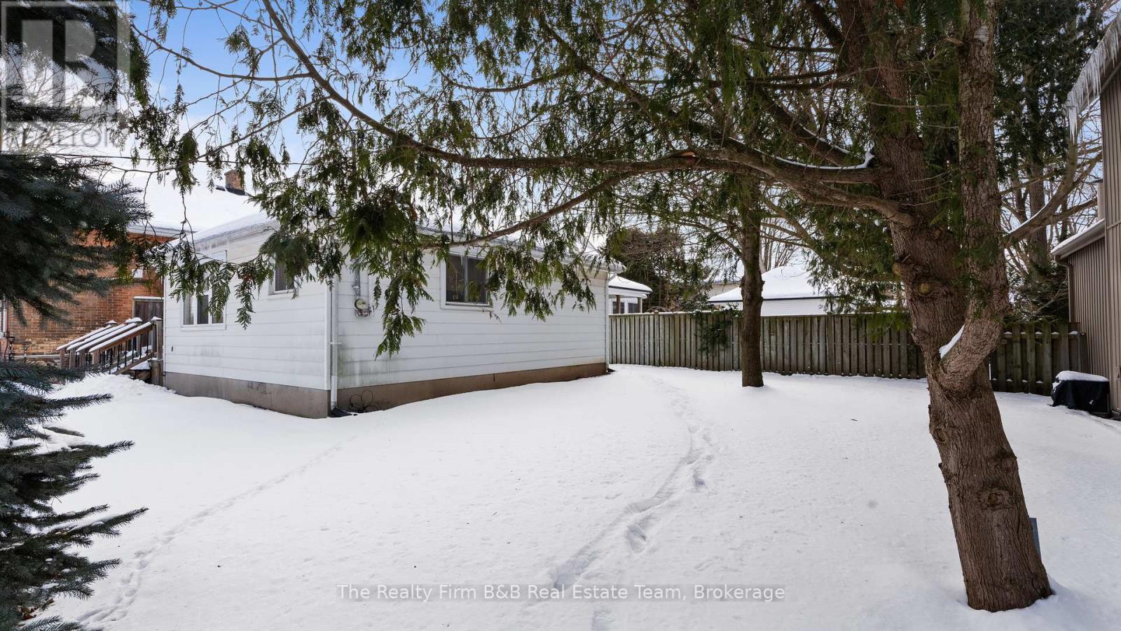 147 Riddell Street Property Photo 36