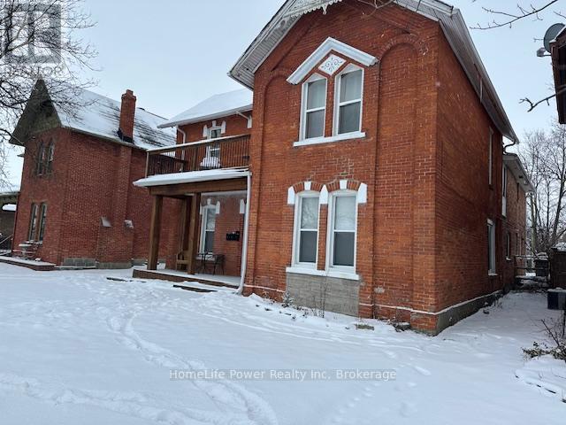 98 Talbot Street S Property Photo 5