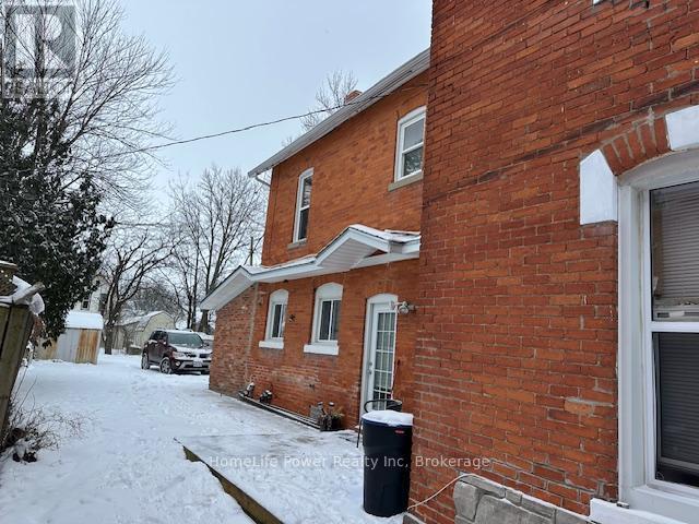98 Talbot Street S Property Photo 9