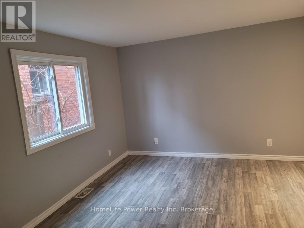 98 Talbot Street S Property Photo 11
