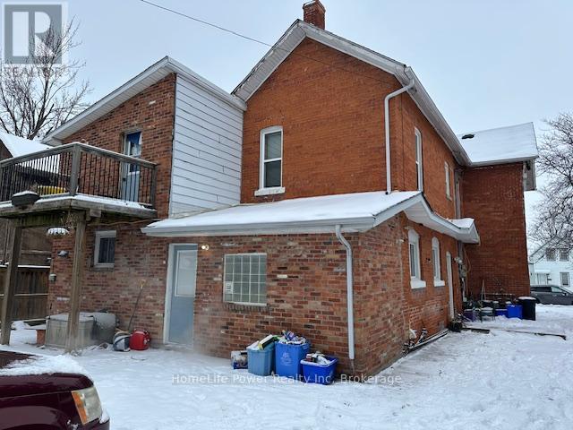 98 Talbot Street S Property Photo 13