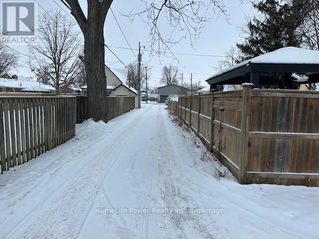 98 Talbot Street S Property Photo 15