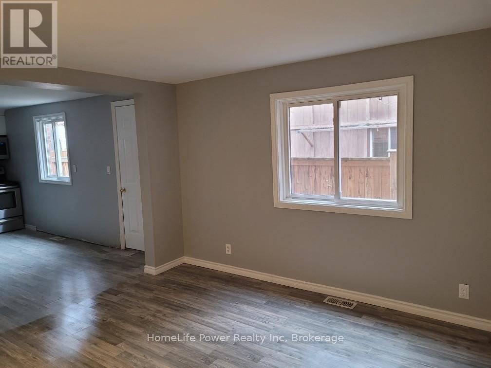 98 Talbot Street S Property Photo 24