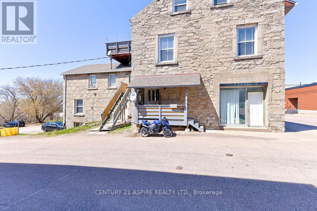 156 Mackay Street Property Photo 4